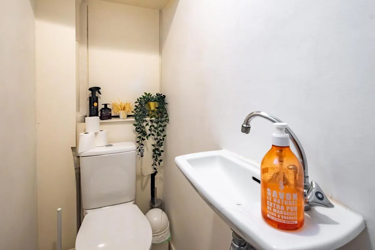 Apt 4 Guests Place Des Victoires Paris 0*,  France
