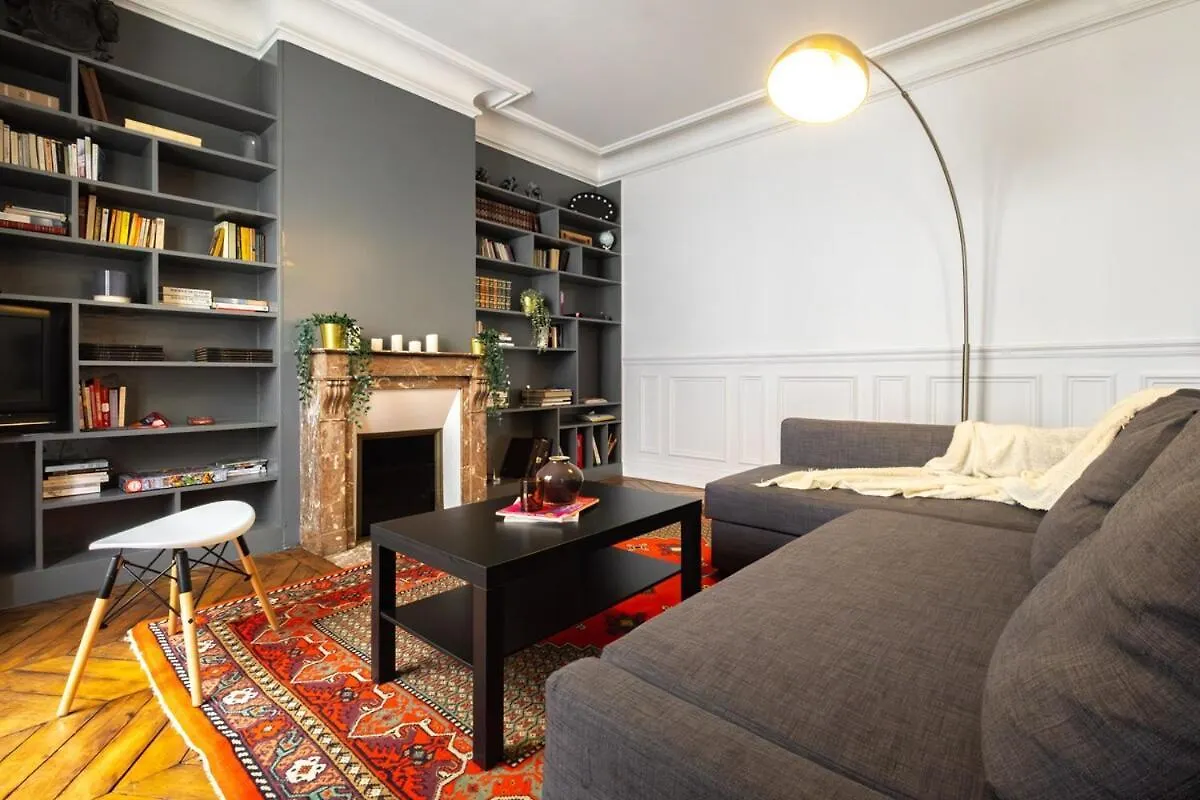Apt 4 Guests Place Des Victoires Paris Apartment