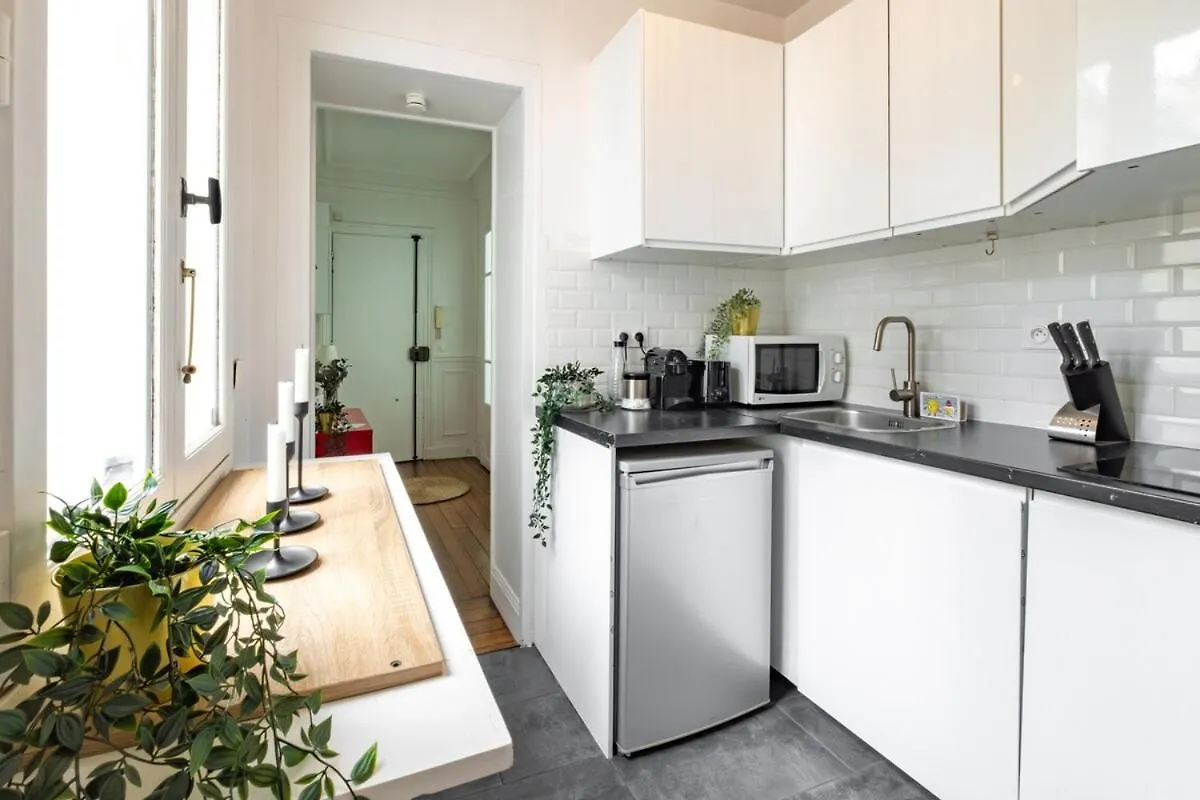Apt 4 Guests Place Des Victoires Paris Apartment